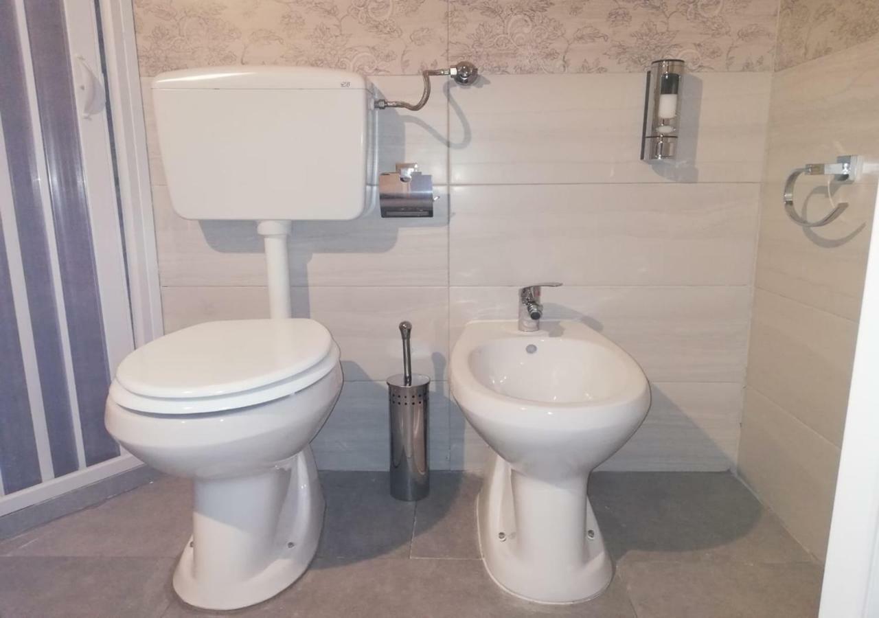 Addu' Ninucc' Hotel Наполи Екстериор снимка
