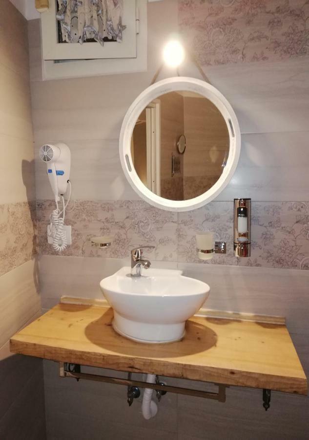 Addu' Ninucc' Hotel Наполи Екстериор снимка