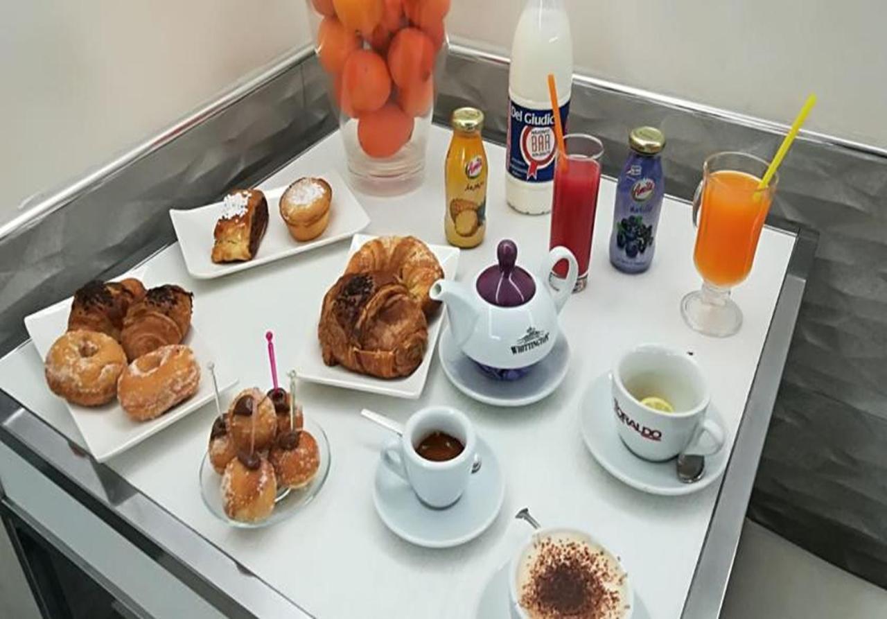 Addu' Ninucc' Hotel Наполи Екстериор снимка